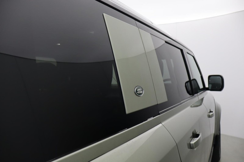 2023 (72) LAND ROVER DEFENDER 3.0 D300 X-Dynamic HSE 110 5dr Auto 5118315