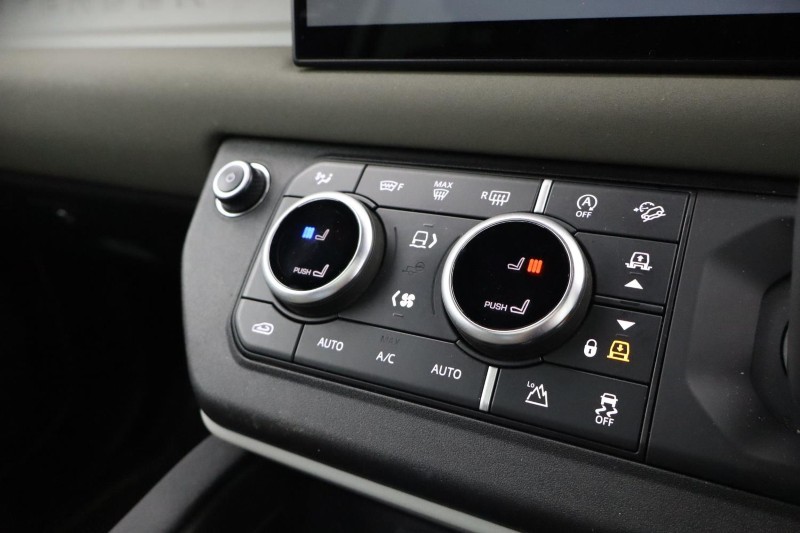 2023 (72) LAND ROVER DEFENDER 3.0 D300 X-Dynamic HSE 110 5dr Auto 5118362