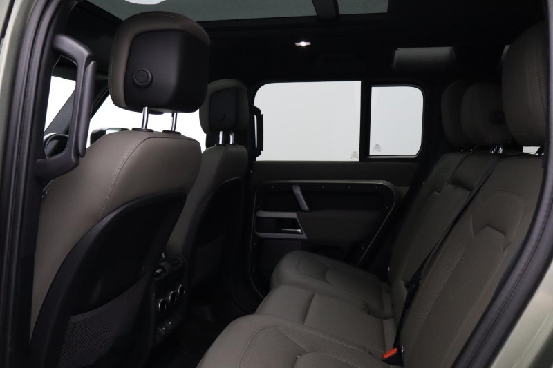 2023 (72) LAND ROVER DEFENDER 3.0 D300 X-Dynamic HSE 110 5dr Auto 5118319