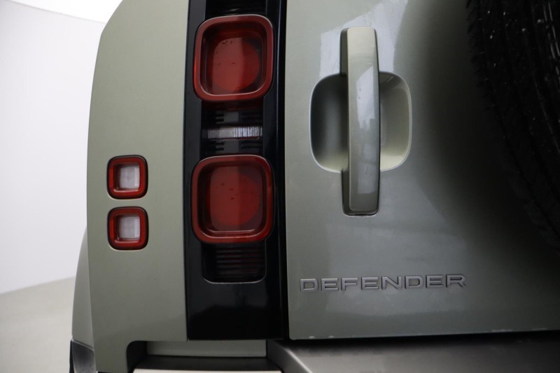 2023 (72) LAND ROVER DEFENDER 3.0 D300 X-Dynamic HSE 110 5dr Auto 5118311