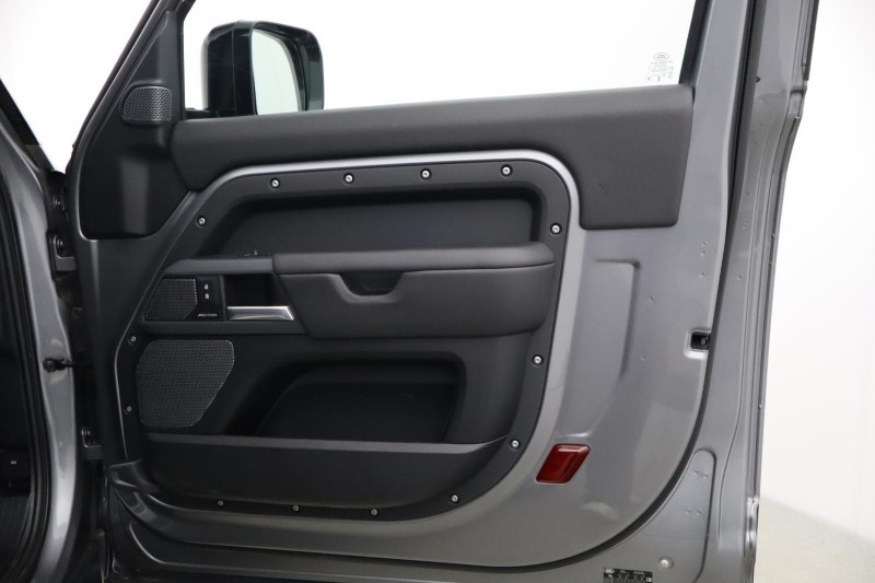 2024 (73) LAND ROVER DEFENDER 3.0 D300 X-Dynamic HSE 90 3dr Auto 5147373