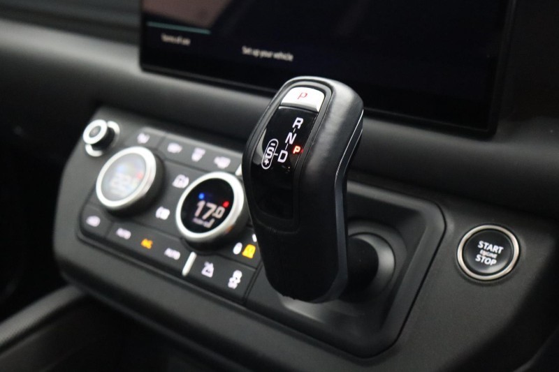 2024 (73) LAND ROVER DEFENDER 3.0 D300 X-Dynamic HSE 90 3dr Auto 5147381