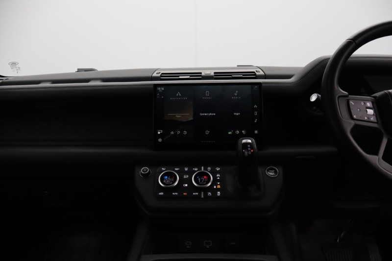 2024 (73) LAND ROVER DEFENDER 3.0 D300 X-Dynamic HSE 90 3dr Auto 5147396