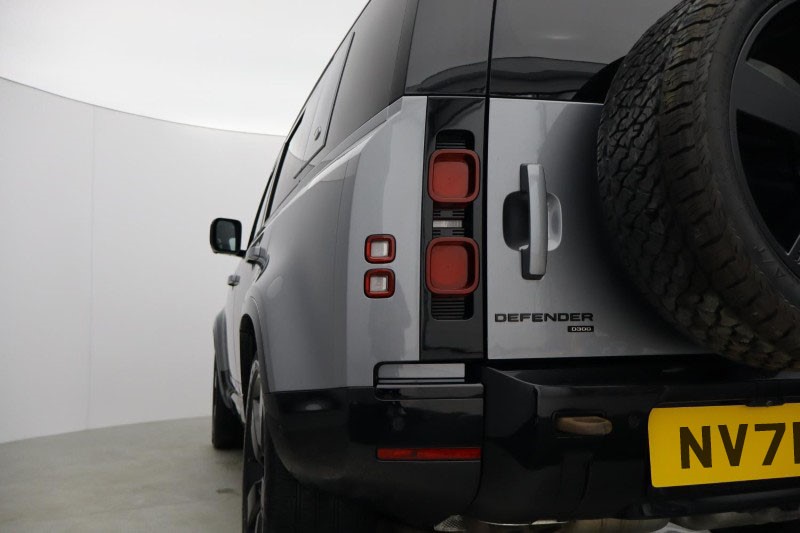 2022 (71) LAND ROVER DEFENDER 3.0 D300 X-Dynamic HSE 110 5dr Auto [6 Seat] 5401413