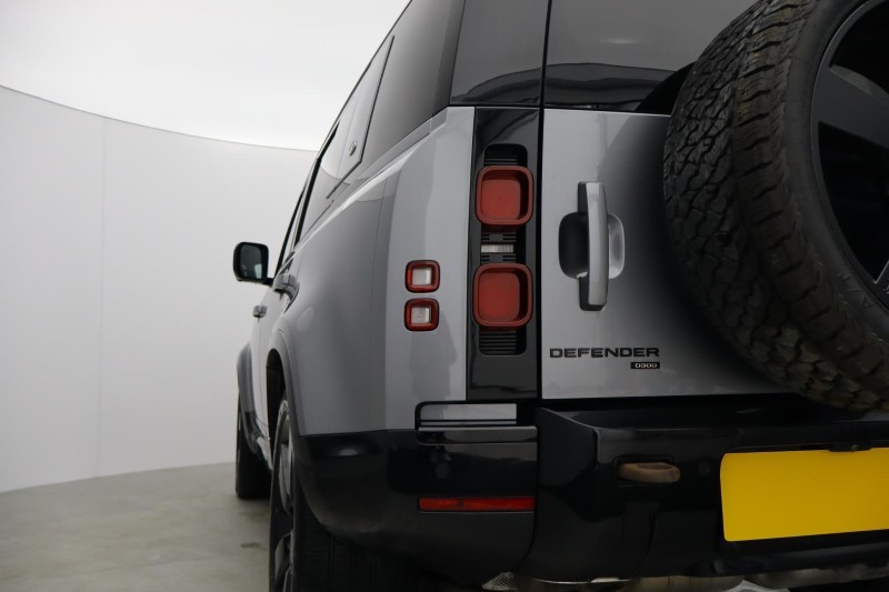 2022 (71) LAND ROVER DEFENDER 3.0 D300 X-Dynamic HSE 110 5dr Auto [6 Seat] 5401343