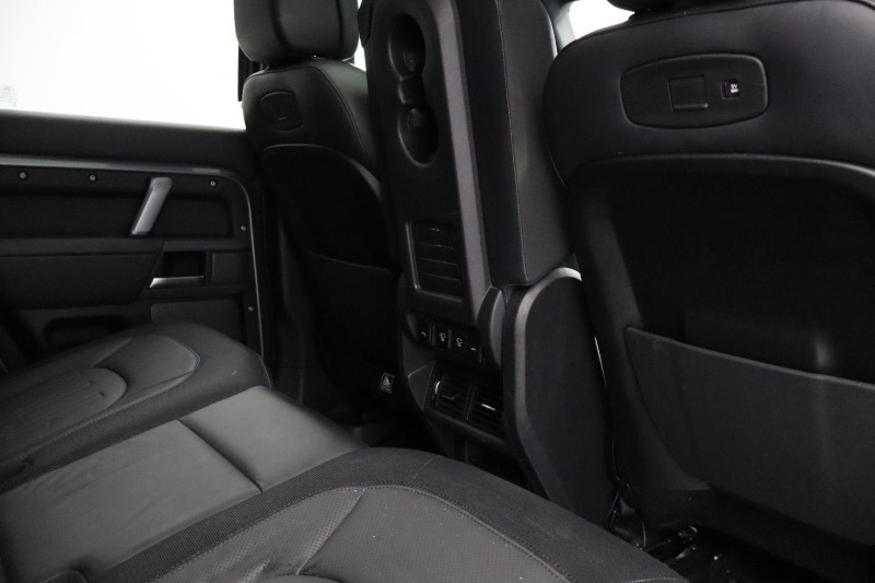 2022 (71) LAND ROVER DEFENDER 3.0 D300 X-Dynamic HSE 110 5dr Auto [6 Seat] 5401364