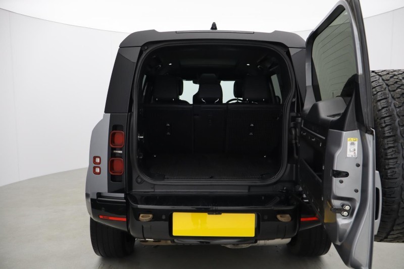2022 (71) LAND ROVER DEFENDER 3.0 D300 X-Dynamic HSE 110 5dr Auto [6 Seat] 5401345