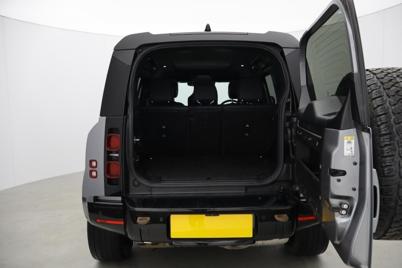 2022 (71) LAND ROVER DEFENDER 3.0 D300 X-Dynamic HSE 110 5dr Auto [6 Seat] 5401346