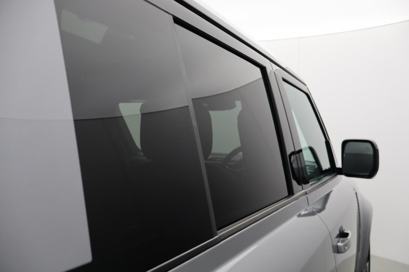 2022 (71) LAND ROVER DEFENDER 3.0 D300 X-Dynamic HSE 110 5dr Auto [6 Seat] 5401358