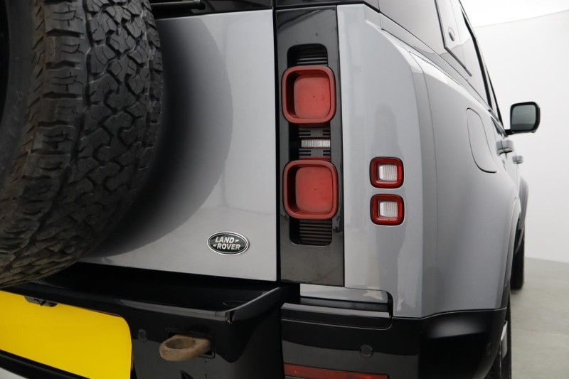 2022 (71) LAND ROVER DEFENDER 3.0 D300 X-Dynamic HSE 110 5dr Auto [6 Seat] 5401342