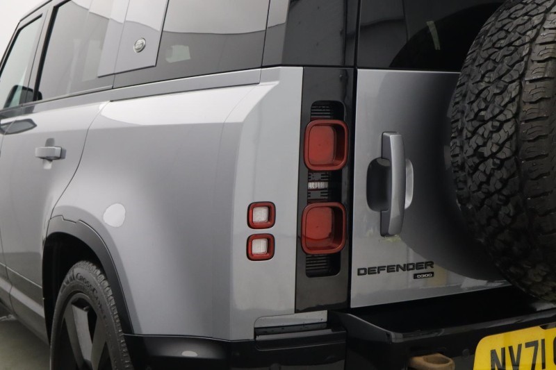 2022 (71) LAND ROVER DEFENDER 3.0 D300 X-Dynamic HSE 110 5dr Auto [6 Seat] 5715039