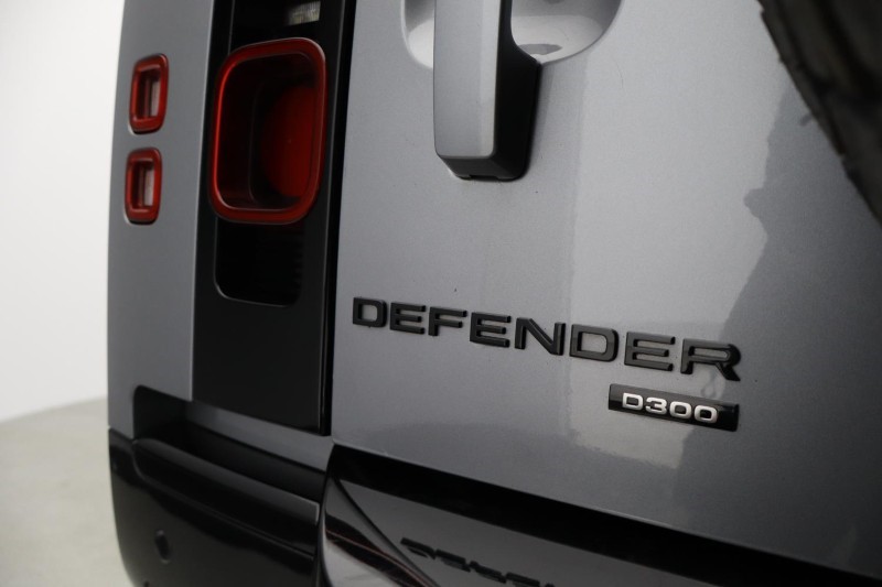 2022 (71) LAND ROVER DEFENDER 3.0 D300 X-Dynamic HSE 110 5dr Auto [6 Seat] 5401344