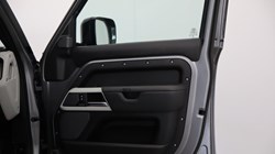2022 (72) LAND ROVER DEFENDER 3.0 D300 HSE 110 5dr Auto 5119325