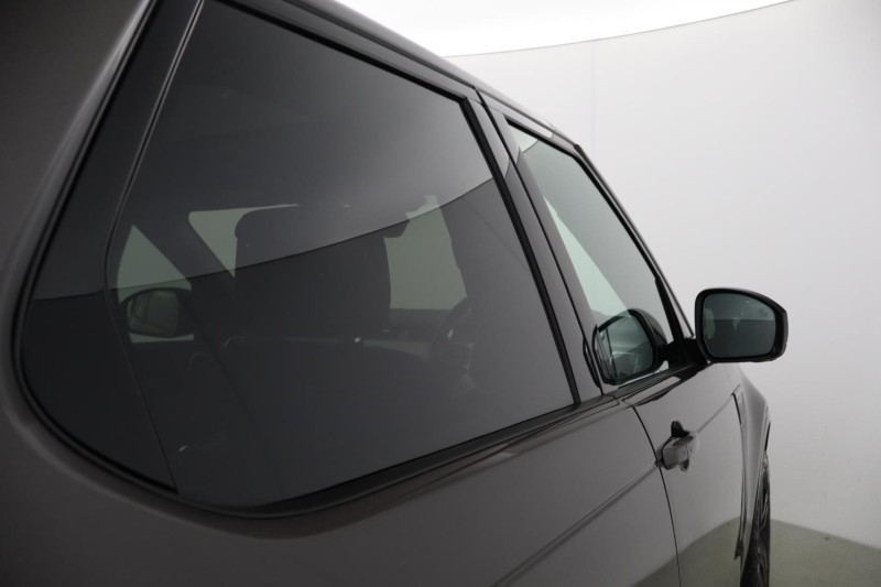 2023 (73) LAND ROVER DISCOVERY 3.0 D300 Dynamic SE 5dr Auto 5140508