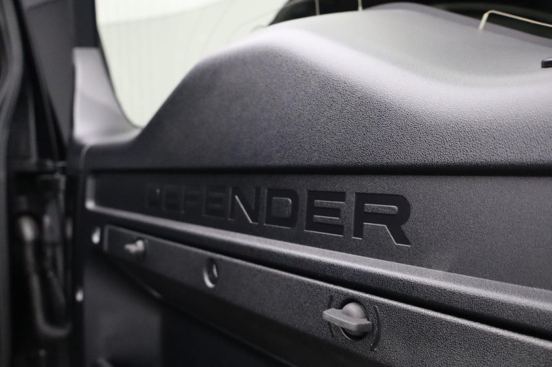 2022 (22) LAND ROVER DEFENDER 5.0 P525 V8 110 5dr Auto 5155669