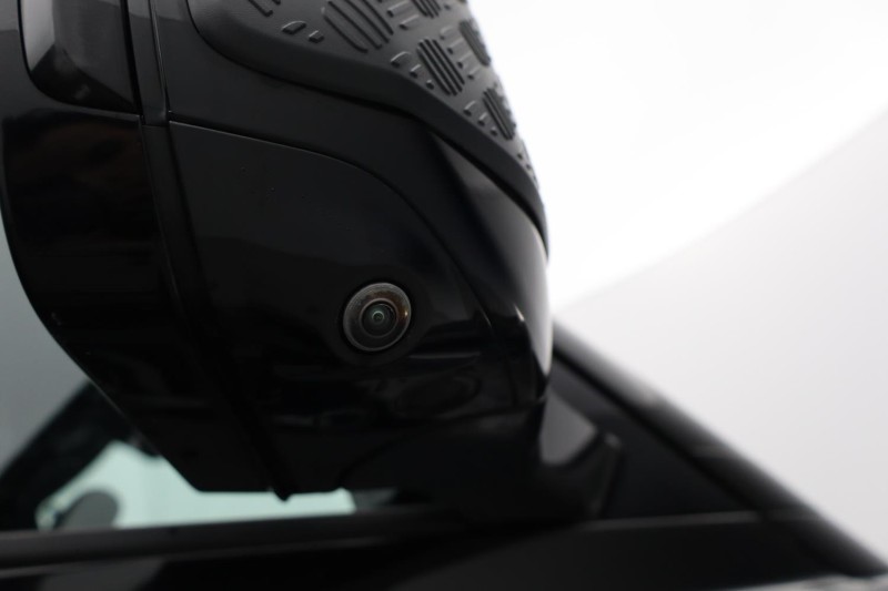 2022 (22) LAND ROVER DEFENDER 5.0 P525 V8 110 5dr Auto 5155681