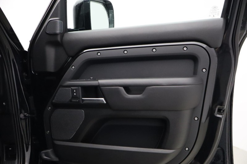 2022 (22) LAND ROVER DEFENDER 5.0 P525 V8 110 5dr Auto 5155676