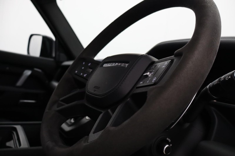 2022 (22) LAND ROVER DEFENDER 5.0 P525 V8 110 5dr Auto 5155679