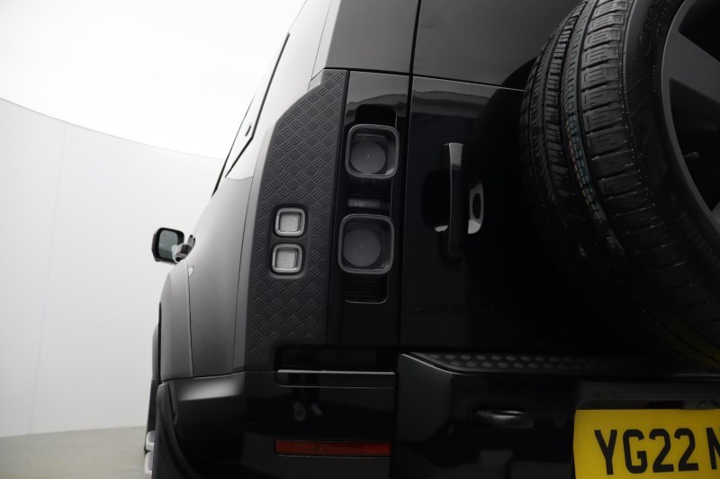 2022 (22) LAND ROVER DEFENDER 5.0 P525 V8 110 5dr Auto 5155661