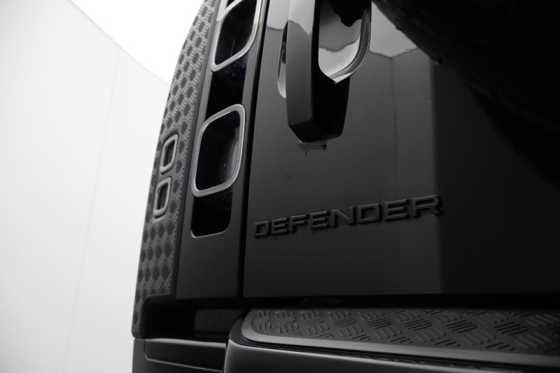 2022 (22) LAND ROVER DEFENDER 5.0 P525 V8 110 5dr Auto 5155660