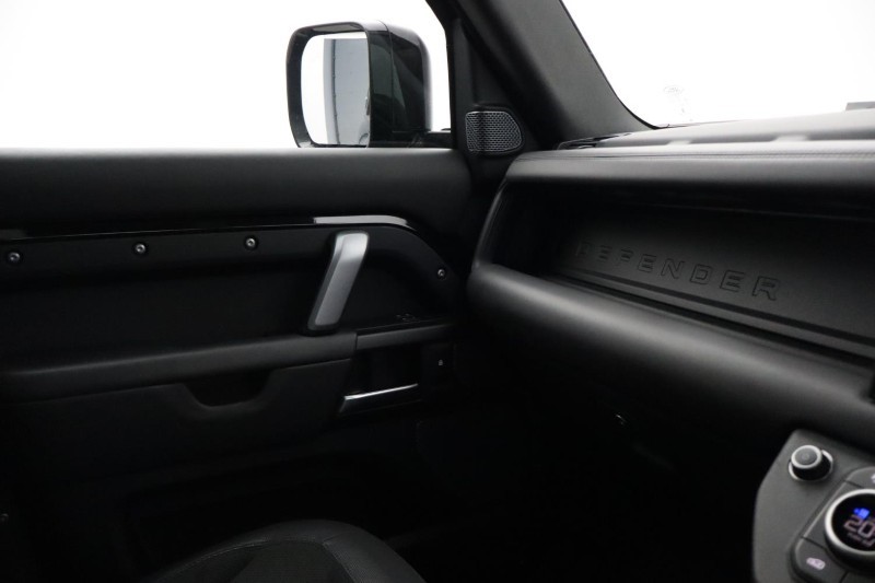 2022 (22) LAND ROVER DEFENDER 5.0 P525 V8 110 5dr Auto 5155729