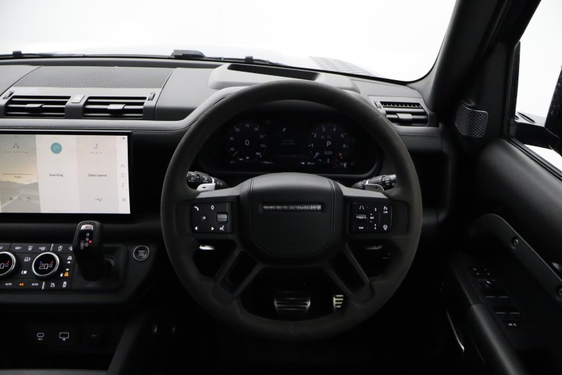 2022 (22) LAND ROVER DEFENDER 5.0 P525 V8 110 5dr Auto 5155707