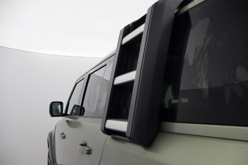 2022 (22) LAND ROVER DEFENDER 3.0 D300 SE 110 5dr Auto [7 Seat] 5173367