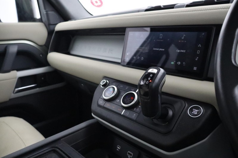 2022 (22) LAND ROVER DEFENDER 3.0 D300 SE 110 5dr Auto [7 Seat] 5173422