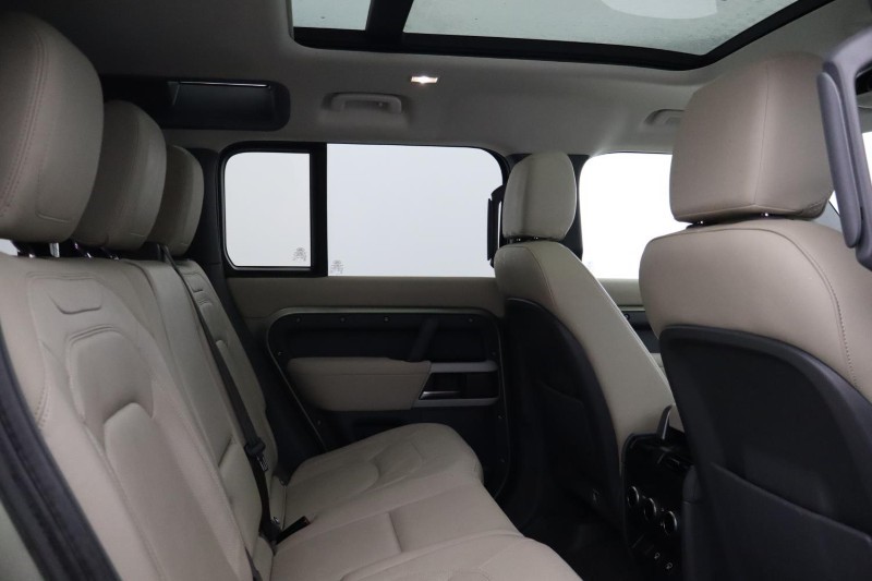 2022 (22) LAND ROVER DEFENDER 3.0 D300 SE 110 5dr Auto [7 Seat] 5173381