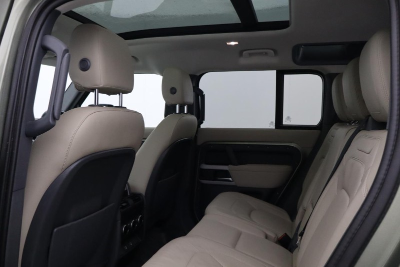 2022 (22) LAND ROVER DEFENDER 3.0 D300 SE 110 5dr Auto [7 Seat] 5173369