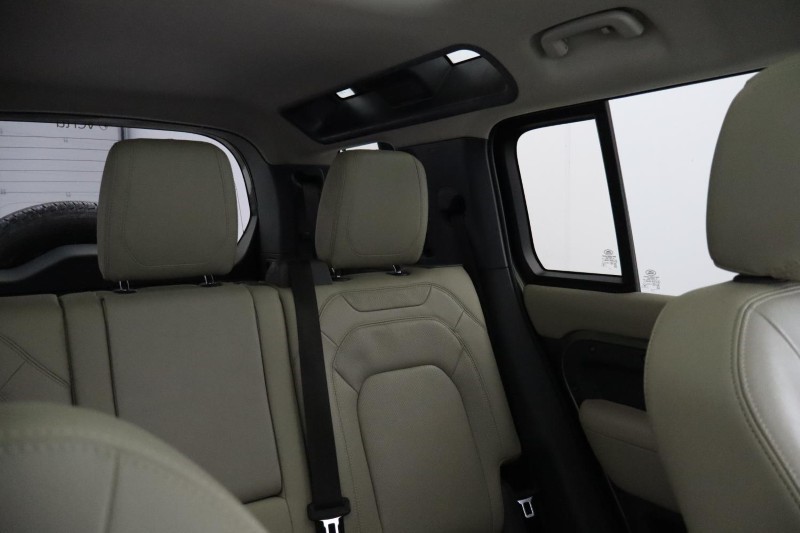 2022 (22) LAND ROVER DEFENDER 3.0 D300 SE 110 5dr Auto [7 Seat] 5173424