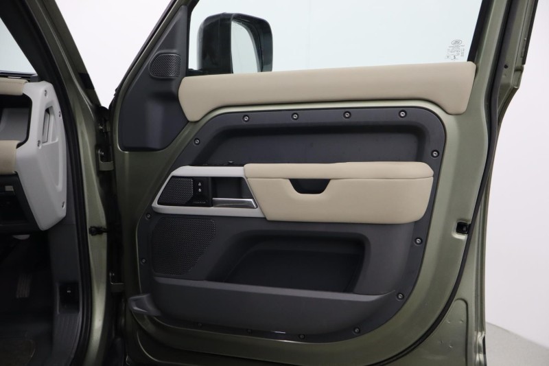 2022 (22) LAND ROVER DEFENDER 3.0 D300 SE 110 5dr Auto [7 Seat] 5173384