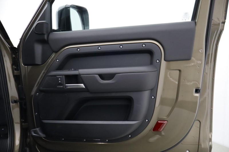 2026 (75) LAND ROVER COMMERCIAL DEFENDER 3.0 D350 Hard Top X-Dynamic HSE Auto [3 Seat] 5184676