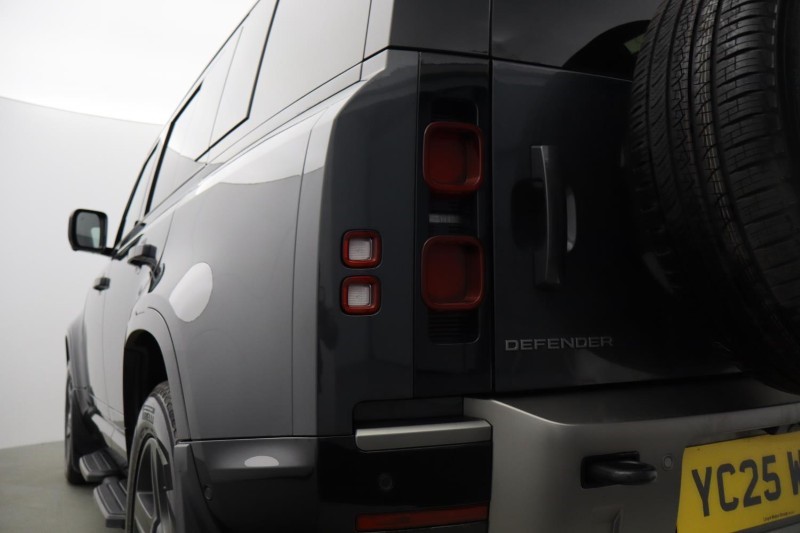 2025 (25) LAND ROVER DEFENDER 3.0 D350 X-Dynamic SE 110 5dr Auto 5162531