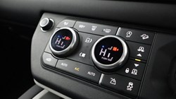 2025 (25) LAND ROVER DEFENDER 3.0 D350 X-Dynamic SE 110 5dr Auto 5162576