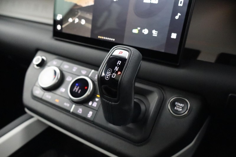 2025 (25) LAND ROVER DEFENDER 3.0 D350 X-Dynamic SE 110 5dr Auto 5162573