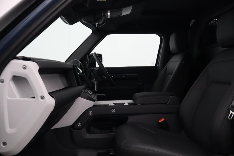 2025 (25) LAND ROVER COMMERCIAL DEFENDER 3.0 D250 Hard Top S Auto 5179560