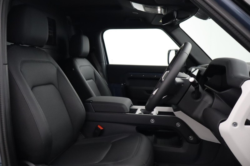 2025 (25) LAND ROVER COMMERCIAL DEFENDER 3.0 D250 Hard Top S Auto 5179574