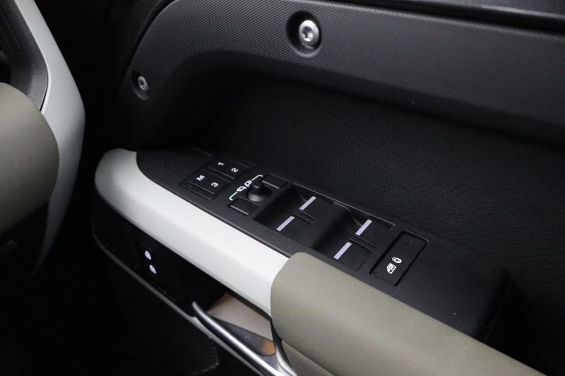 2023 (23) LAND ROVER DEFENDER 3.0 D250 X-Dynamic SE 110 5dr Auto [7 Seat] 5408443
