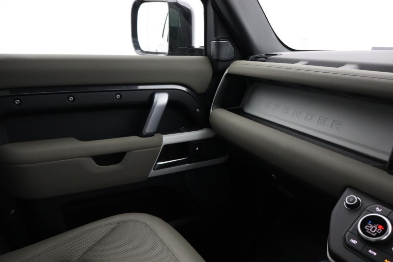 2023 (23) LAND ROVER DEFENDER 3.0 D250 X-Dynamic SE 110 5dr Auto [7 Seat] 5408444
