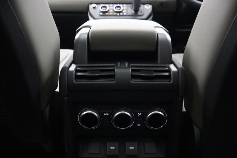 2023 (23) LAND ROVER DEFENDER 3.0 D250 X-Dynamic SE 110 5dr Auto [7 Seat] 5408423