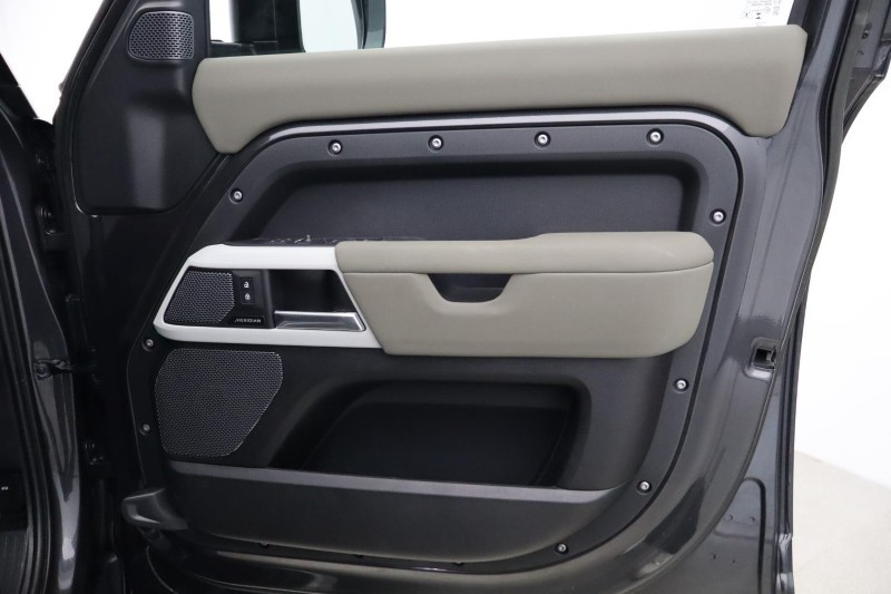 2023 (23) LAND ROVER DEFENDER 3.0 D250 X-Dynamic SE 110 5dr Auto [7 Seat] 5408424