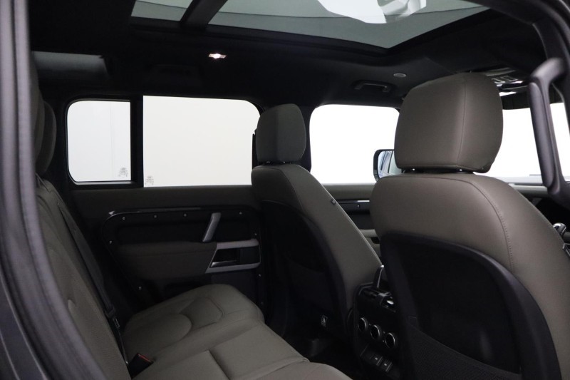 2023 (23) LAND ROVER DEFENDER 3.0 D250 X-Dynamic SE 110 5dr Auto [7 Seat] 5408408