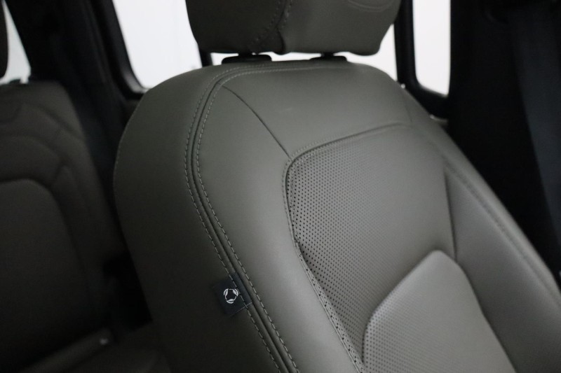2023 (23) LAND ROVER DEFENDER 3.0 D250 X-Dynamic SE 110 5dr Auto [7 Seat] 5408427
