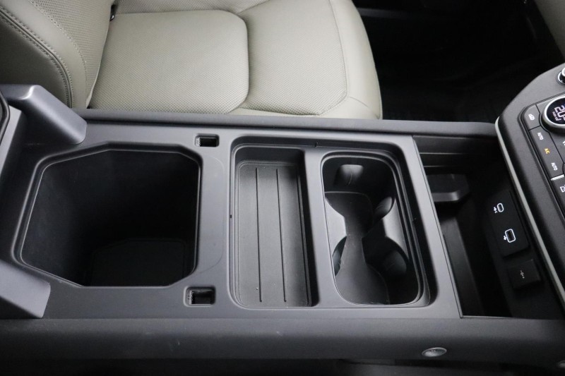 2023 (23) LAND ROVER DEFENDER 3.0 D250 X-Dynamic SE 110 5dr Auto [7 Seat] 5408445