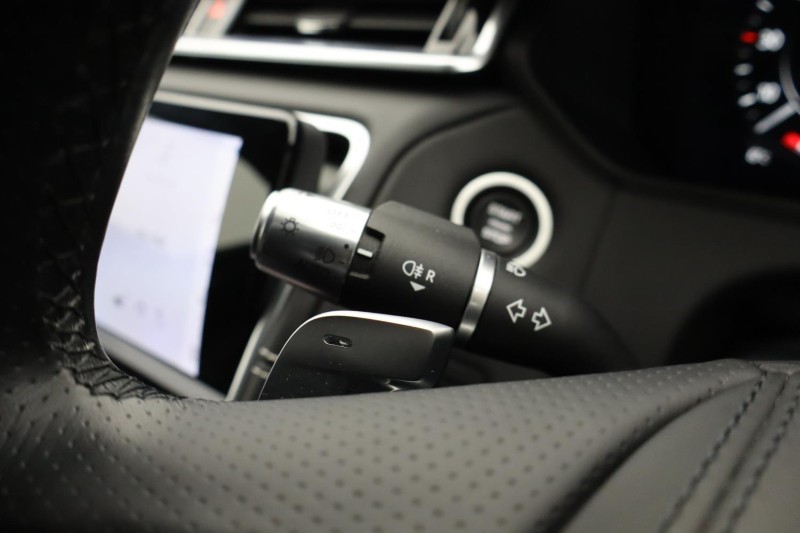 2022 (22) LAND ROVER RANGE ROVER VELAR 2.0 P400e R-Dynamic HSE 5dr Auto 5179940