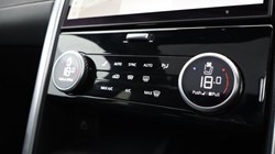 2023 (73) LAND ROVER DISCOVERY 3.0 D300 Dynamic SE 5dr Auto 5179510