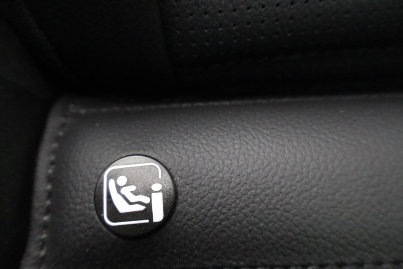 2023 (73) LAND ROVER DISCOVERY 3.0 D300 Dynamic SE 5dr Auto 5179487