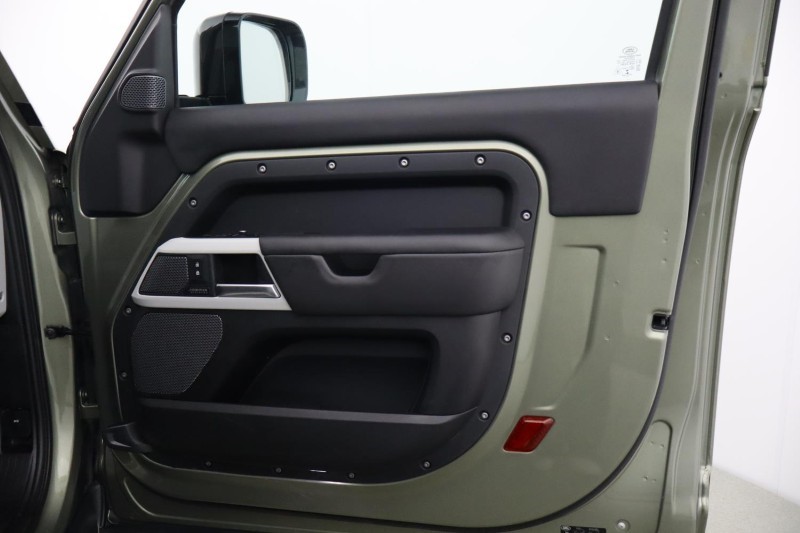 2022 (22) LAND ROVER DEFENDER 3.0 D250 HSE 90 3dr Auto 5205856