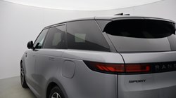 2022 (22) LAND ROVER DISCOVERY 3.0 D300 R-Dynamic HSE 5dr Auto 5202616